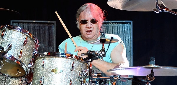 1. Ударник какой группы изображен на фото?