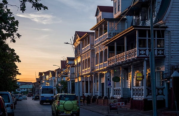 2. А где находится Суринам?