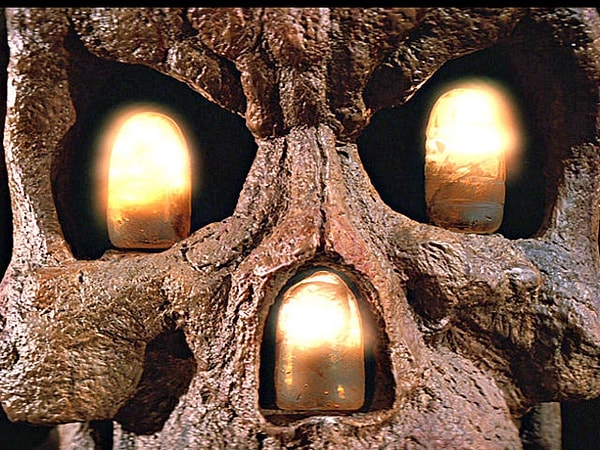 7. Определите название этого фильма: