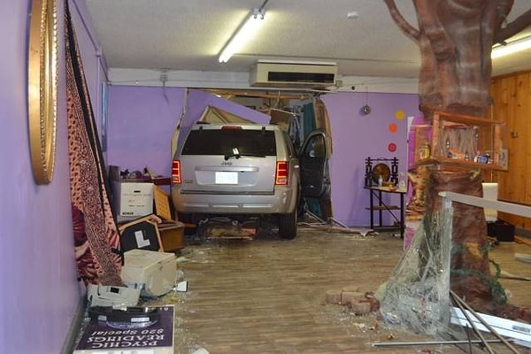 13. Такси заказывали?