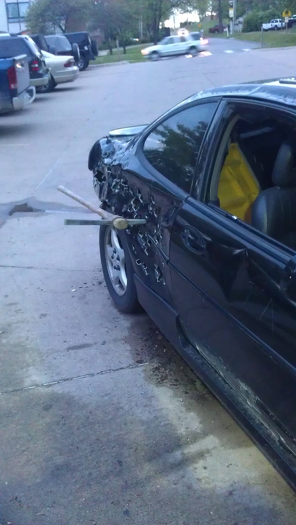 18. Видимо, кто-то разозлил фаната Minecraft