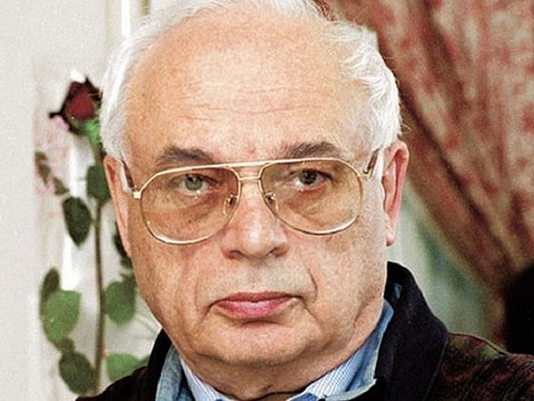 8. Загадочный "Господин ведущий"