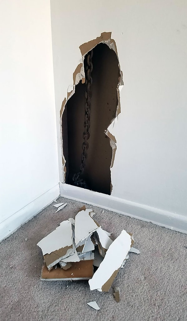 11. "В моем доме 30-х годов в стены замурована какая-то цепь"