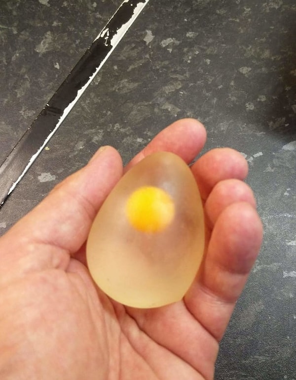 6. Яйцо без скорлупы. Делали так когда-нибудь?
