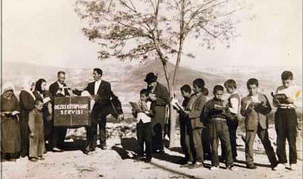 İşte o yıllarda, 1943'te 23 yaşındaki genç kütüphaneci Mustafa Güzelgöz, bürokratik bütün engelleri aştı ve eşeğiyle yollara düştü.