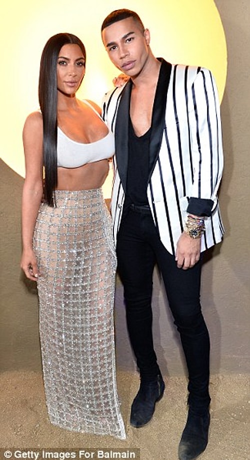 Balmain için podyumda yürümeye alışkın olan dünyaca ünlü modeller, Kendall Jenner ve Gigi Hadid'in pabuçları dama atılmış gibi duruyor.