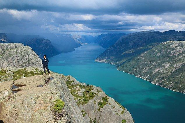 Norveç'te Preikestolen'e tırmanan şanslılardan kendisi!