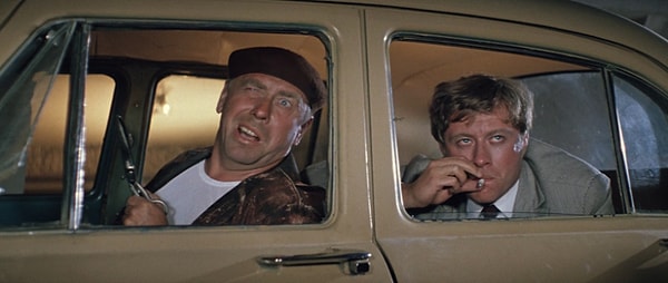 10. Афиша какого фильма висела за автомобилем, на котором Лелик и Геша следили за Горбунковым?