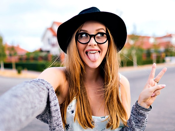 10. Ежегодно от попытки сделать селфи погибает больше людей, чем от нападения акул.