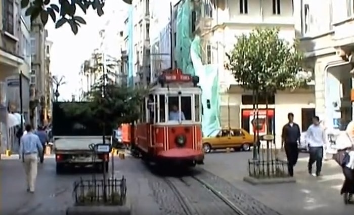 2001 Yılına Ait Nostalji Tadında İstiklal Caddesi Görüntüleri