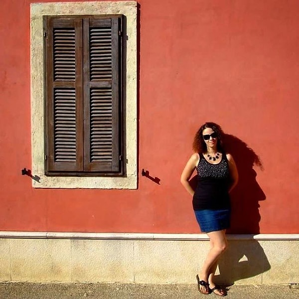 1. Вы тоже видите мужской профиль?