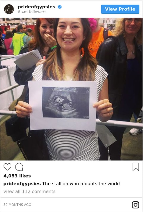 4. И так любит своих фанатов, что даже выкладывает их фото к себе на страничку