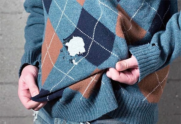 4. Вся одежда в дырках (даже трусы)