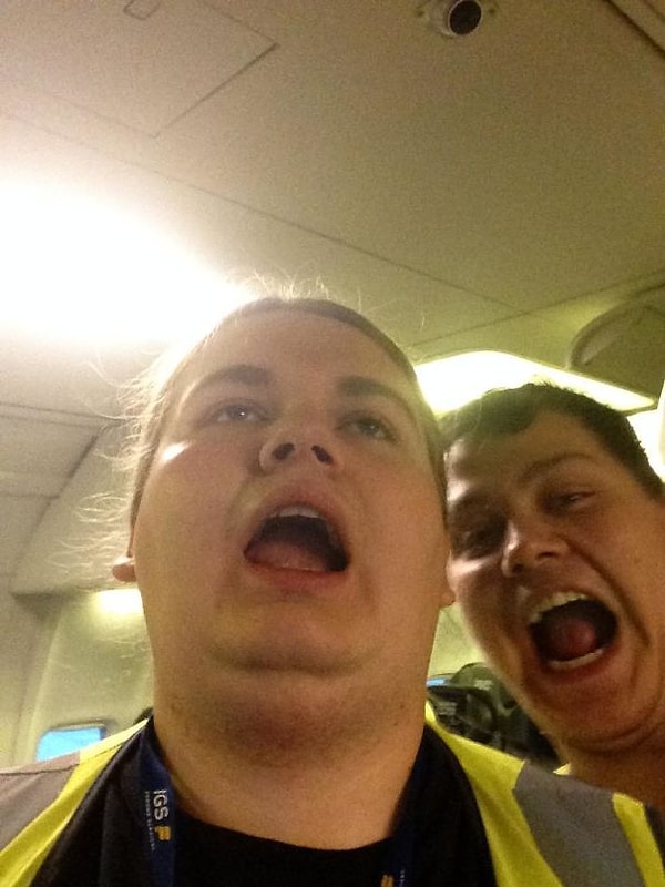 14. "Оставил свой Ipad в салоне самолета. Мне вернули его через 10 дней с вот такой фоточкой"