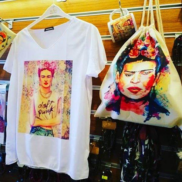 5. Frida Kahlo, Audrey Hepburn, Kafka baskılı bez çantalar.