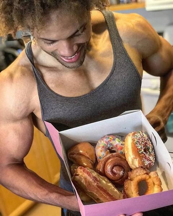 13. Энтони Брауну удалось скинуть 80 кг, парень сейчас выглядит, как греческий бог. Ему остается только поаплодировать! 👏 😍