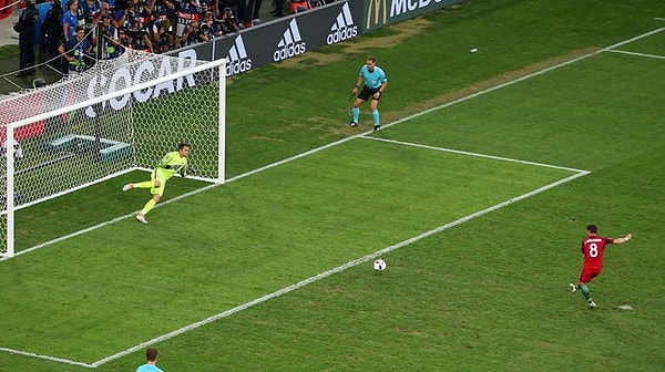 12. Какой род имеет слово пенальти?