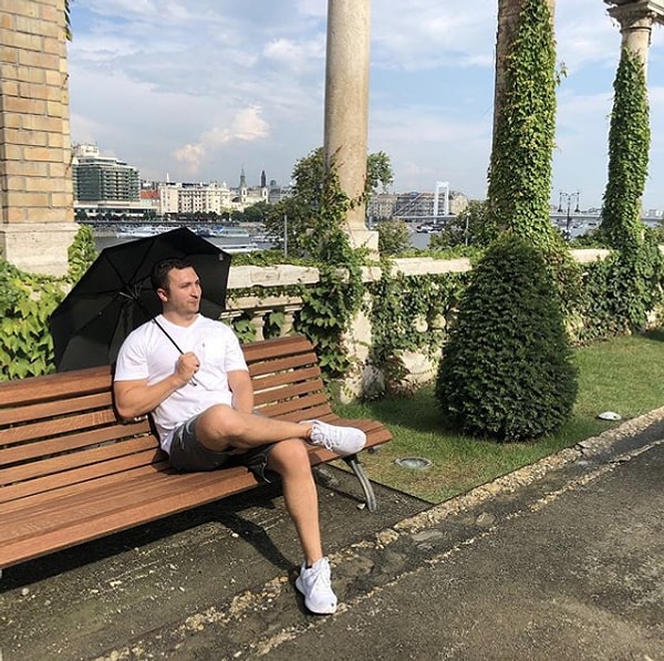 3. "Через несколько дней я решил сделать пародию на всех моделей. Иногда я подключал своих друзей"