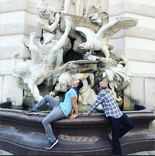 5. "Сначала был только я и трое моих друзей. Это привело к тому, что мы начали просить незнакомцев сфотографировать нас"