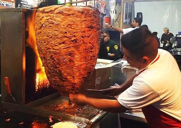 49. Şu an Meksika’da bizim Bursa döneri ‘Pastör (Taco al Pastor)’ olarak biliniyor.