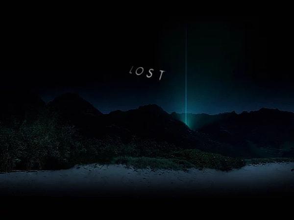 32. "Lost"un adını ilk senaryoda "NOWHERE" olarak değiştiren Jeffrey Lieber, bu ad beğenilmeyince kovulmuş ve yerine J.J. Abrams getirilmiş.