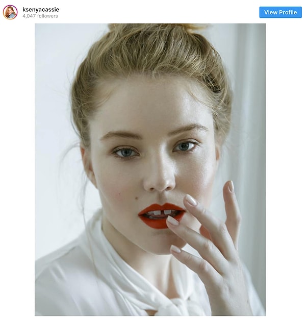 19. Щербинка Ксении Филипенко придает модели шика и изысканности. И уж никак не назовешь это недостатком!