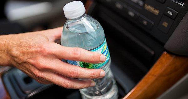 Aracınızda su bulundurmak istiyorsanız, koltuğun altında ya da bagajda saklayın!