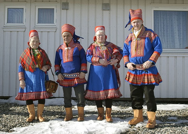 3. Какой народ относят к финно-угорской группе? Подсказка: раньше их называли лопарями