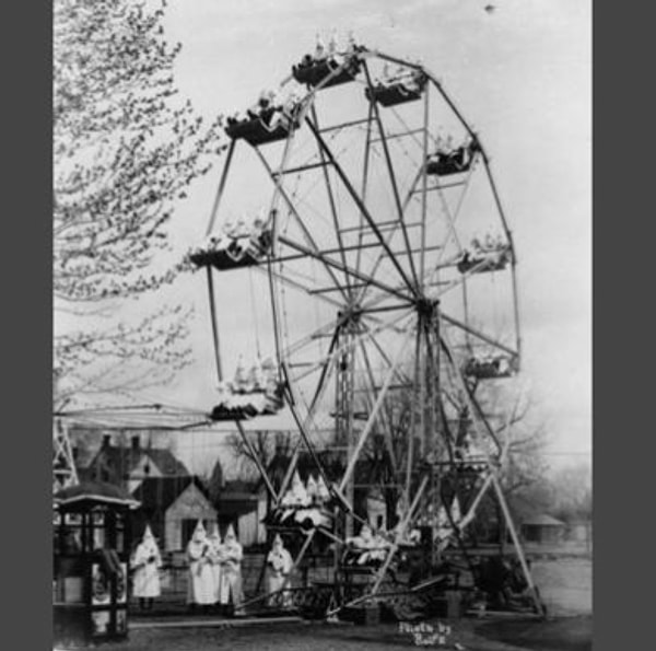 14. Ку-клукс-клан на карнавале