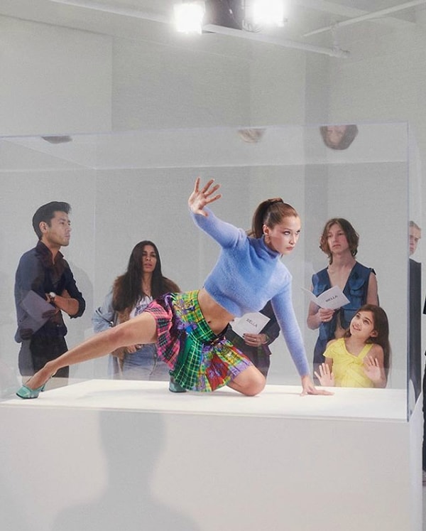 7. Подписчики Беллы пришли в восторг от фотосессии, назвав модель произведением искусства