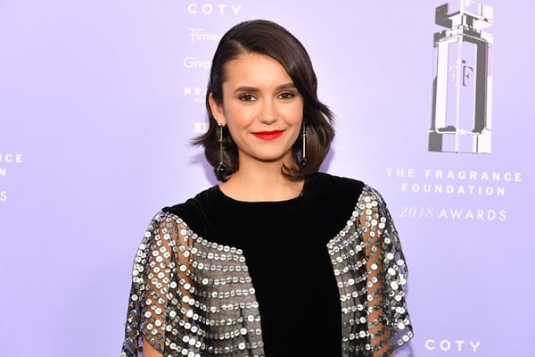 1. Нина Добрев свободно разговаривает на болгарском.