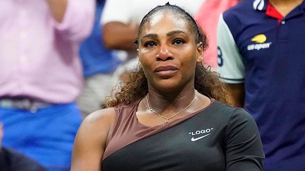Geçtiğimiz cumartesi günü Naomi Osaka ile final oynayan Serena Williams, genç rakibine 6-2 ve 6-4’lük setlerle yenildi. Ancak Osaka’nın elde ettiği bu zaferden çok, Williams ile sandalye hakemi arasındaki tartışma ön plana çıktı.