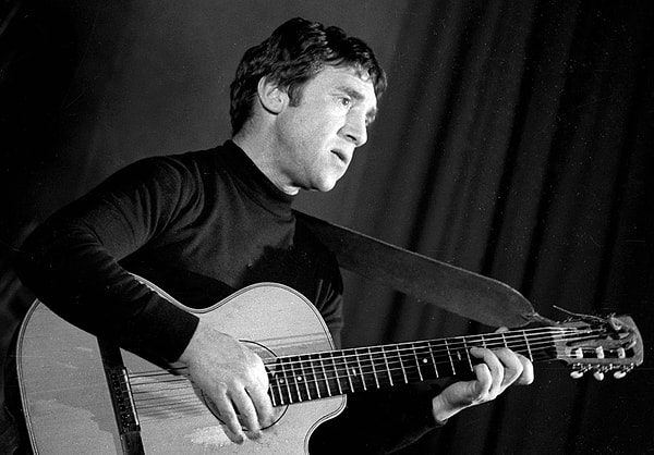 8. "Я не люблю, когда наполовину. Или когда прервали разговор. Я не люблю, когда стреляют в спину,"