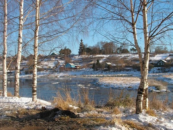 9. "Зима ещё хлопочет и на Весну ворчит. Та ей в глаза хохочет и пуще лишь шумит… Взбесилась ведьма злая и, снегу захватя, пустила, убегая, "