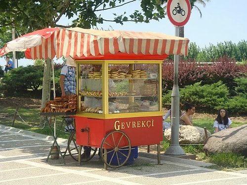 Ömrünün En Azından Bir Kısmını İzmir'de Gerçirmiş Herkesin Bilinçaltının En Derinlerine Kök Salmış 17 Ses