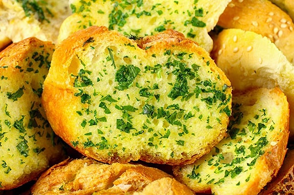 2. Как относитесь к хлебу с чесноком?