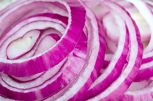 12. Как вы относитесь к луку?