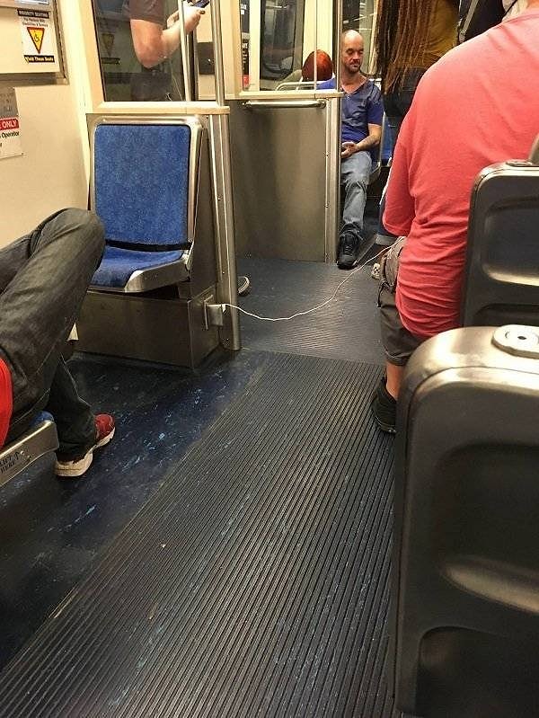 9. Нет, парень, что ты, ты никому не мешаешь. Абсолютно