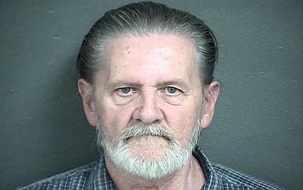 1. В 2016 году 70-летний мужчина ограбил банк, чтобы спрятаться от жены в тюрьме. Его приговорили к домашнему аресту