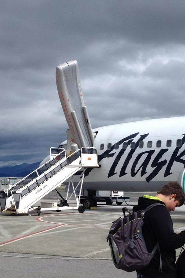 16. Кажется, вылет откладывается