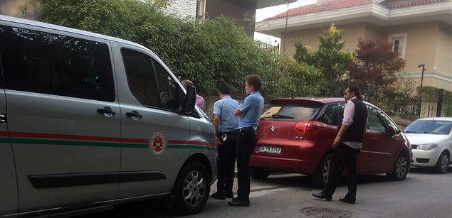 Ama işte... Dün gerçekleşen başka bir olay da vardı: Akalın'ın villasına gelen haciz!