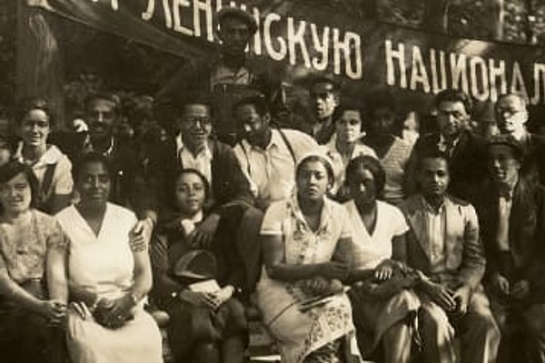 Иностранный коммунист!