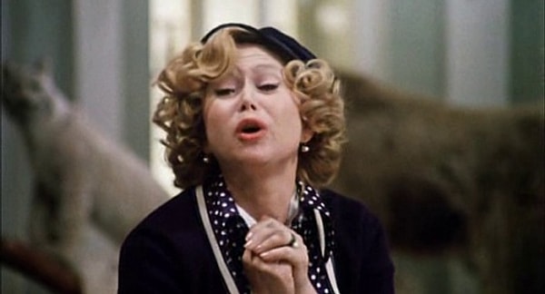 3. А эта женщина - кто такая?