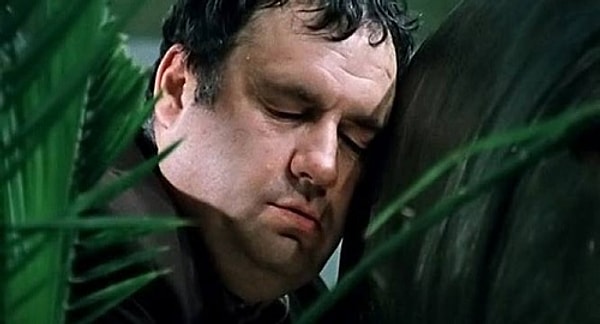 6. Эльдар Рязанов изредка сам снимался в своих фильмах, играя в них небольшие роли. Например, вот в этом. Откуда этот кадр?