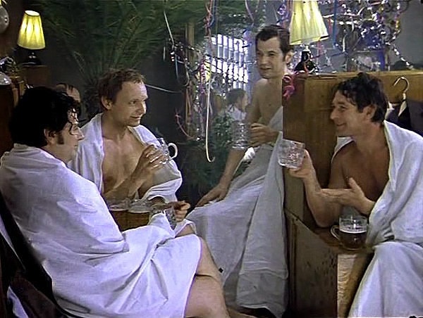 4. У Жени Лукашина из «Иронии судьбы» трое друзей. Один из них – Павлик, вместо которого Женя улетел в Ленинград. А имена остальных вы помните?