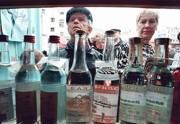 Alkollü içki kullanma alışkanlığının azaldığı Rusya'da ise bu seviye 10,1 litre.