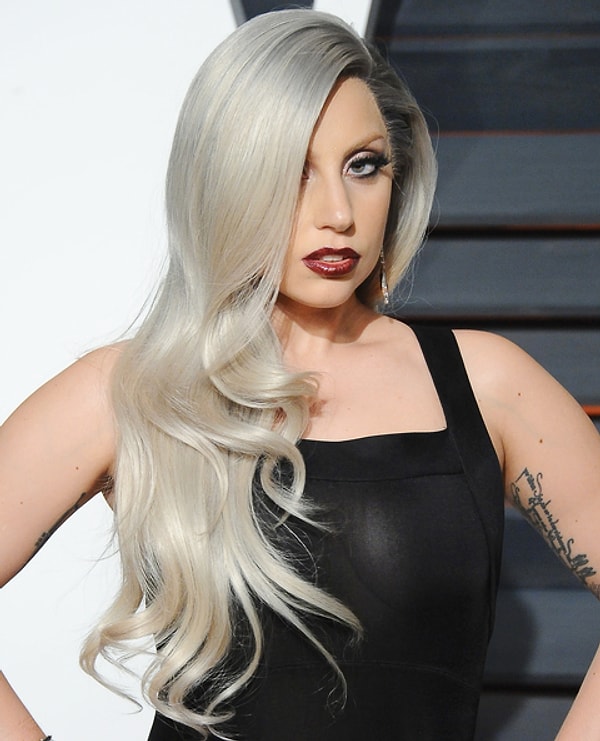 Еще одна важная причина высокой стоимости таких париков кроется в том, что парик должен "лежать" максимально естественно, но при этом пропускать воздух.