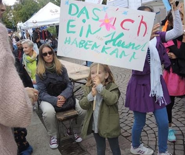 В демонстрации приняли участие 150 детей.