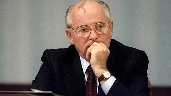 Ziyarete geçmeden evvel Gorbaçov'un siyasi hamlelerini biraz özetleyelim ki aldığı tepkiyi biraz olsun anlayabilelim.