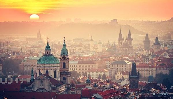 10. Çek Cumhuriyeti gelişmiş, gelir düzeyi yüksek bir ekonomiye ve yüksek yaşam standartlarına sahip ülkelerden biri...